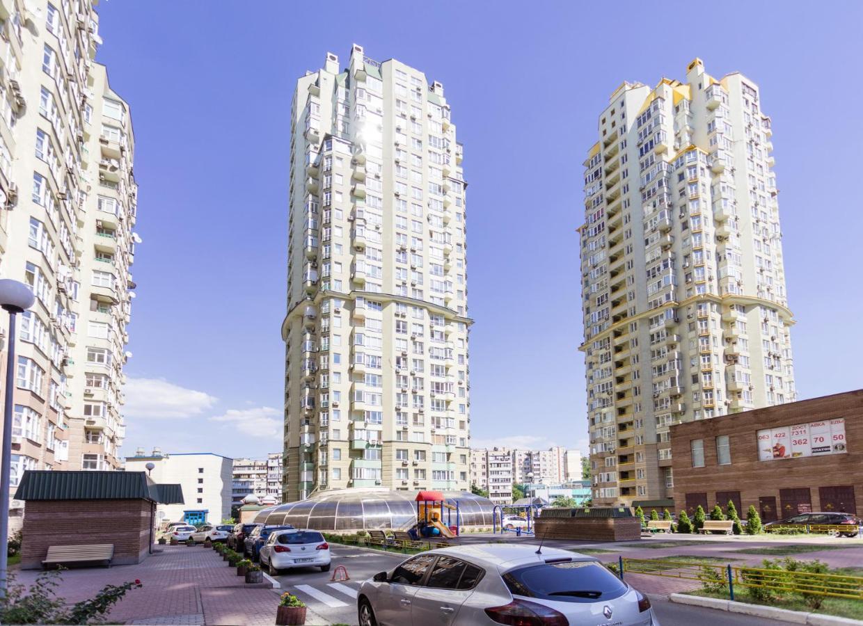 Navit Apartments With Breakfast, Near The Railway Station, The City Center, The Park キエフ エクステリア 写真