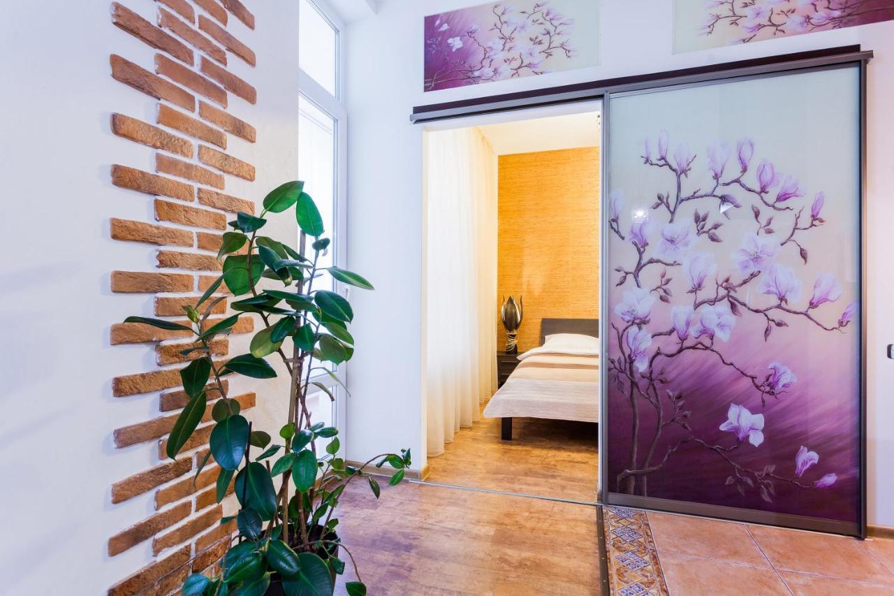 Navit Apartments With Breakfast, Near The Railway Station, The City Center, The Park キエフ エクステリア 写真