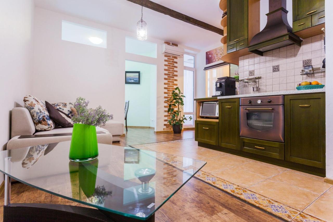 Navit Apartments With Breakfast, Near The Railway Station, The City Center, The Park キエフ エクステリア 写真